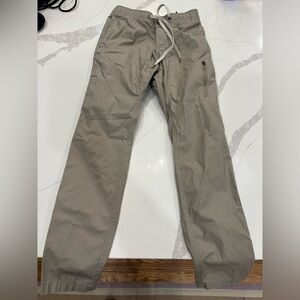 Vuori Men's Jogger Pants in Tan